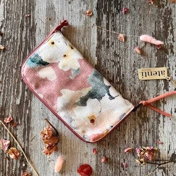 Atenti - Lillian Needles, Hooks and Tools Case