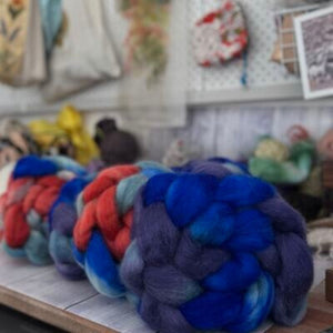 The Lucky Ewe Combed Top - Finn/EL X Blue/Purple 